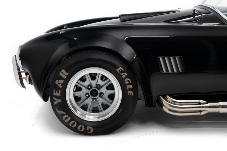 Детали экстерьера Shelby Cobra by Factory Five 2018 года  (фото 7 из 93)